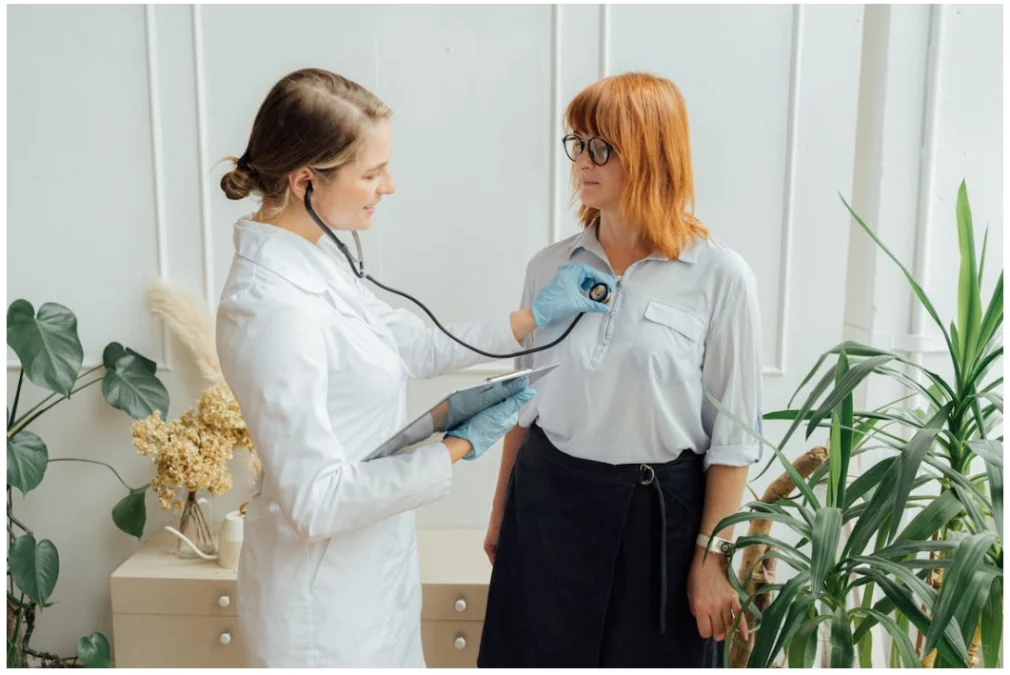Tips Lolos Medical Check Up Perusahaan, via Pexels-Antoni Shkraba
