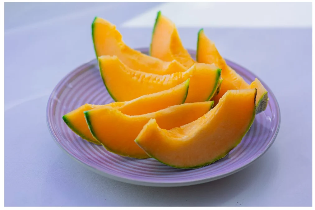Tips Memilih Melon Madu, via unsplash-Elena Mozhvilo