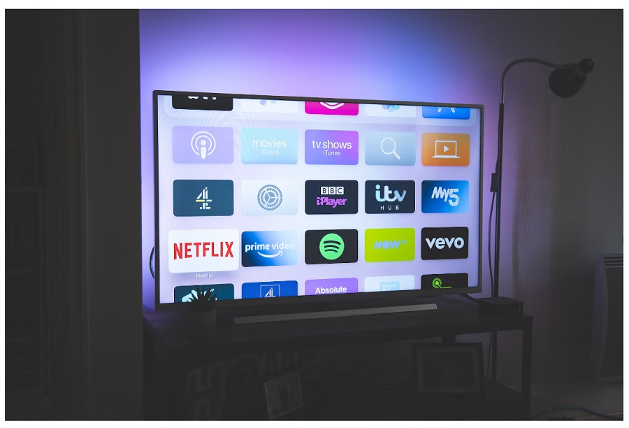 Berbagi Layar HP ke TV, via Unsplash-Nicolas J Leclercq