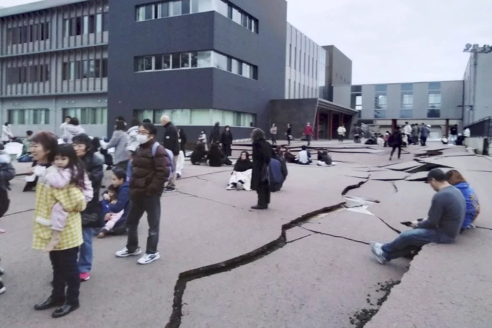 Telah Terjadi Gempa di Jepang Dengan Skala M7.4 yang Memicu Terjadinya Tsunami