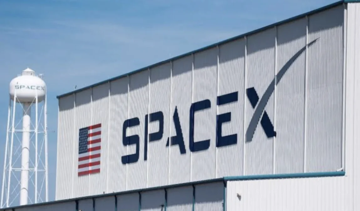SpaceX Mengembangkan Jaringan Satelit Pengintai untuk Badan Intelijen AS